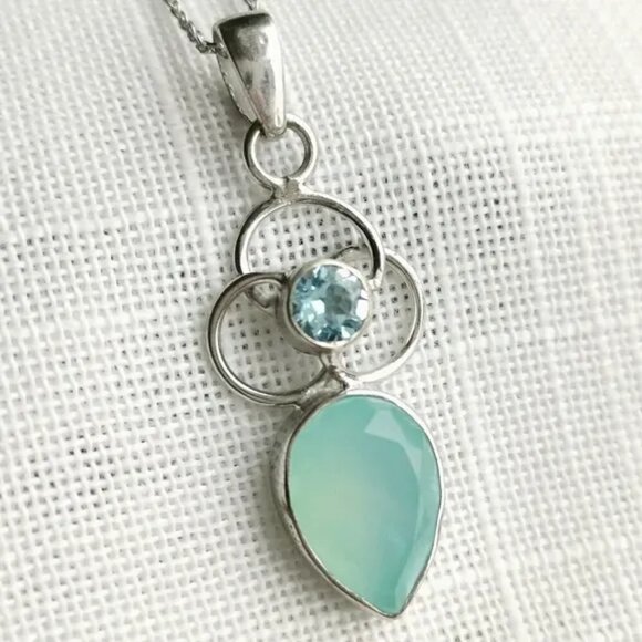 Nwt Blue topaz chalcedony Trinity pendant necklace - Picture 2 of 6